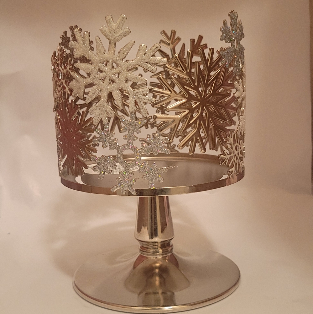 Bath and Body Works 3 Wick Candle Holder Glittery Snowflake Design in Silver
